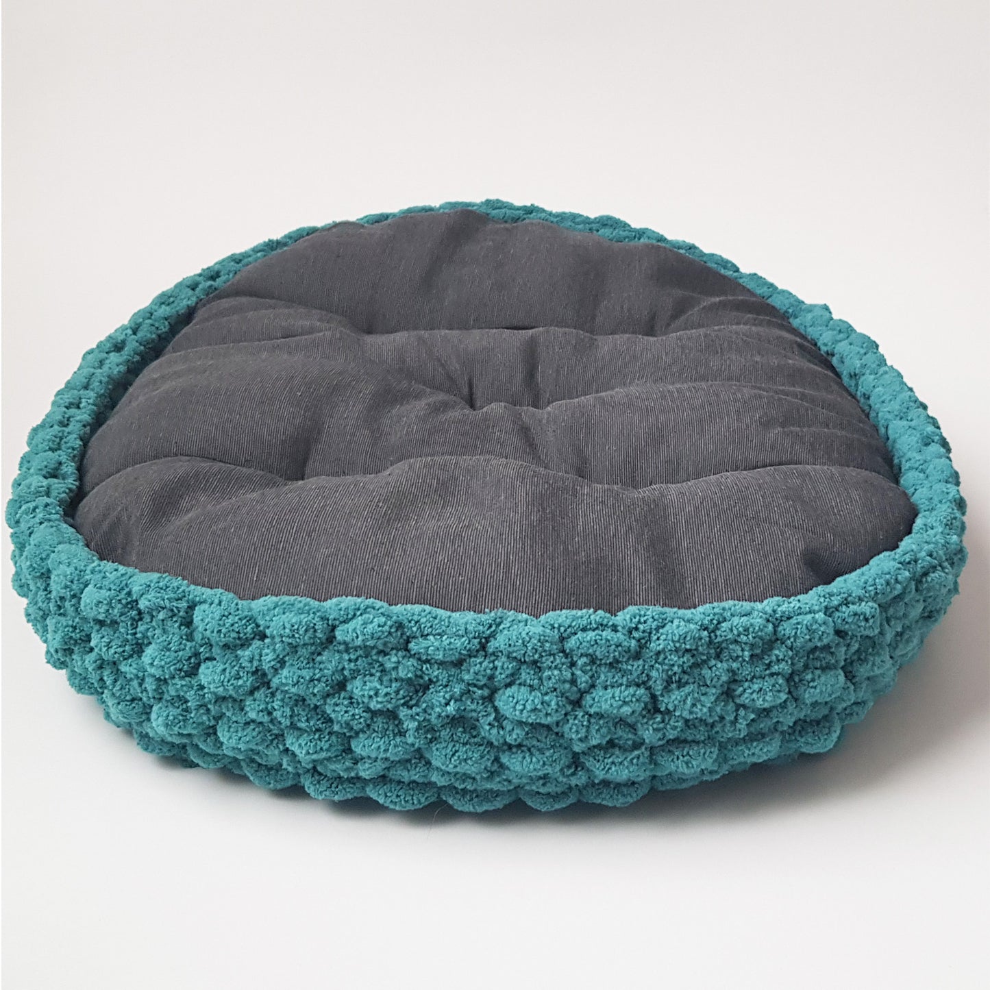 Culcus moale pentru caini si pisici verde-negru-rosu 58x42 cm (lucrat manual)