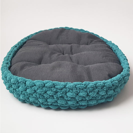 Culcus moale pentru caini si pisici verde-negru-rosu 58x42 cm (lucrat manual)