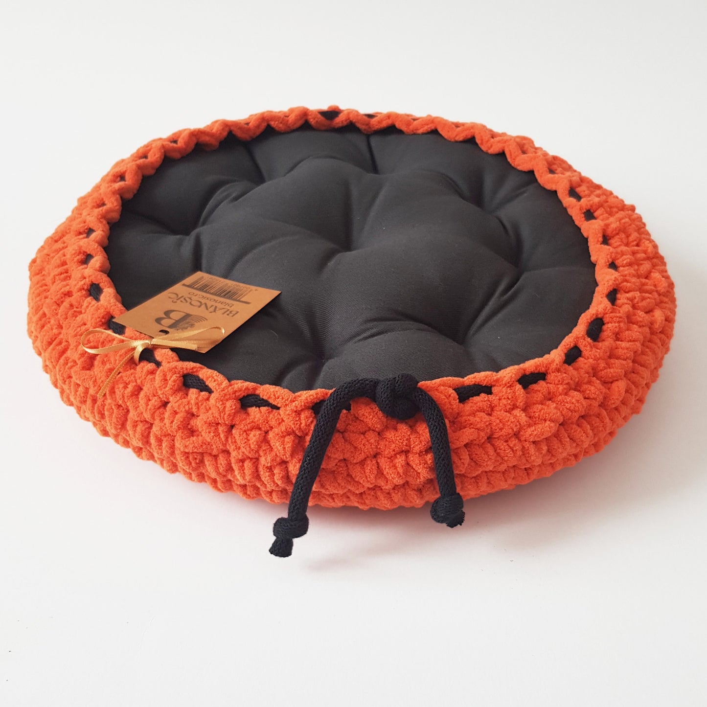 Culcus pentru pisici si caini de talie mica, portocaliu cu negru, 40 cm (lucrat manual)