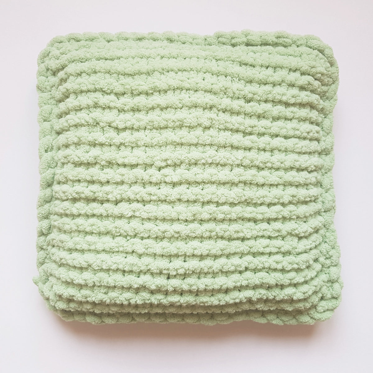 Handmade Culcus tricotat pentru pisici si caini, verde praz, 42 x 42 cm, Blanosic