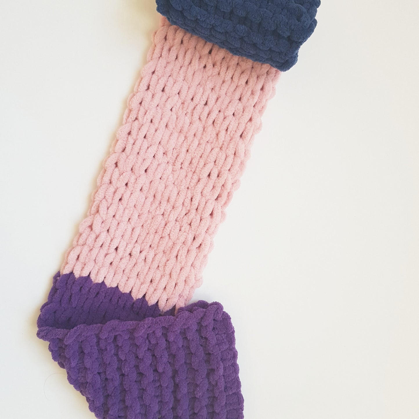 Fular L pentru caini, violet-roz-bleumarin, Blanosic (lucrat manual)