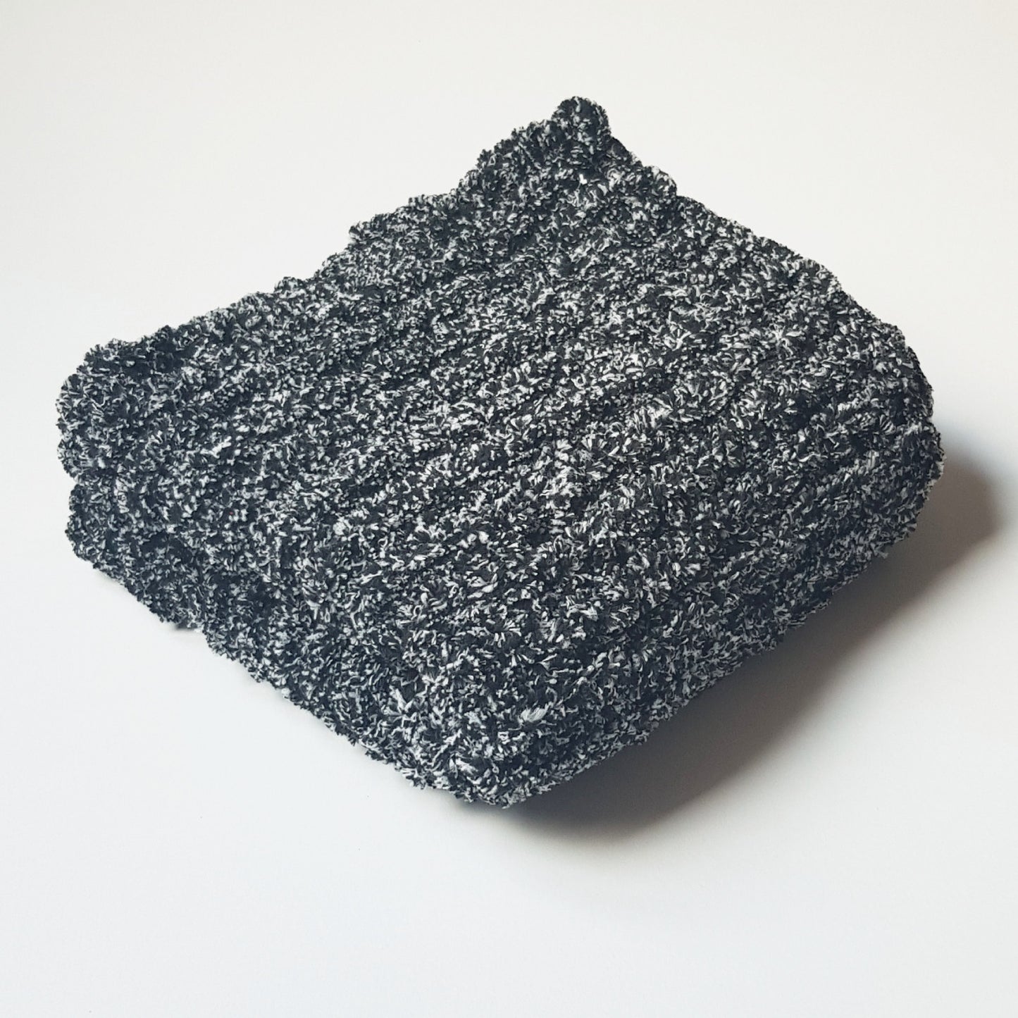 Paturica de voiaj pentru caini si pisici, negru cu alb, 120x50 cm, Blanosic (lucrata manual)