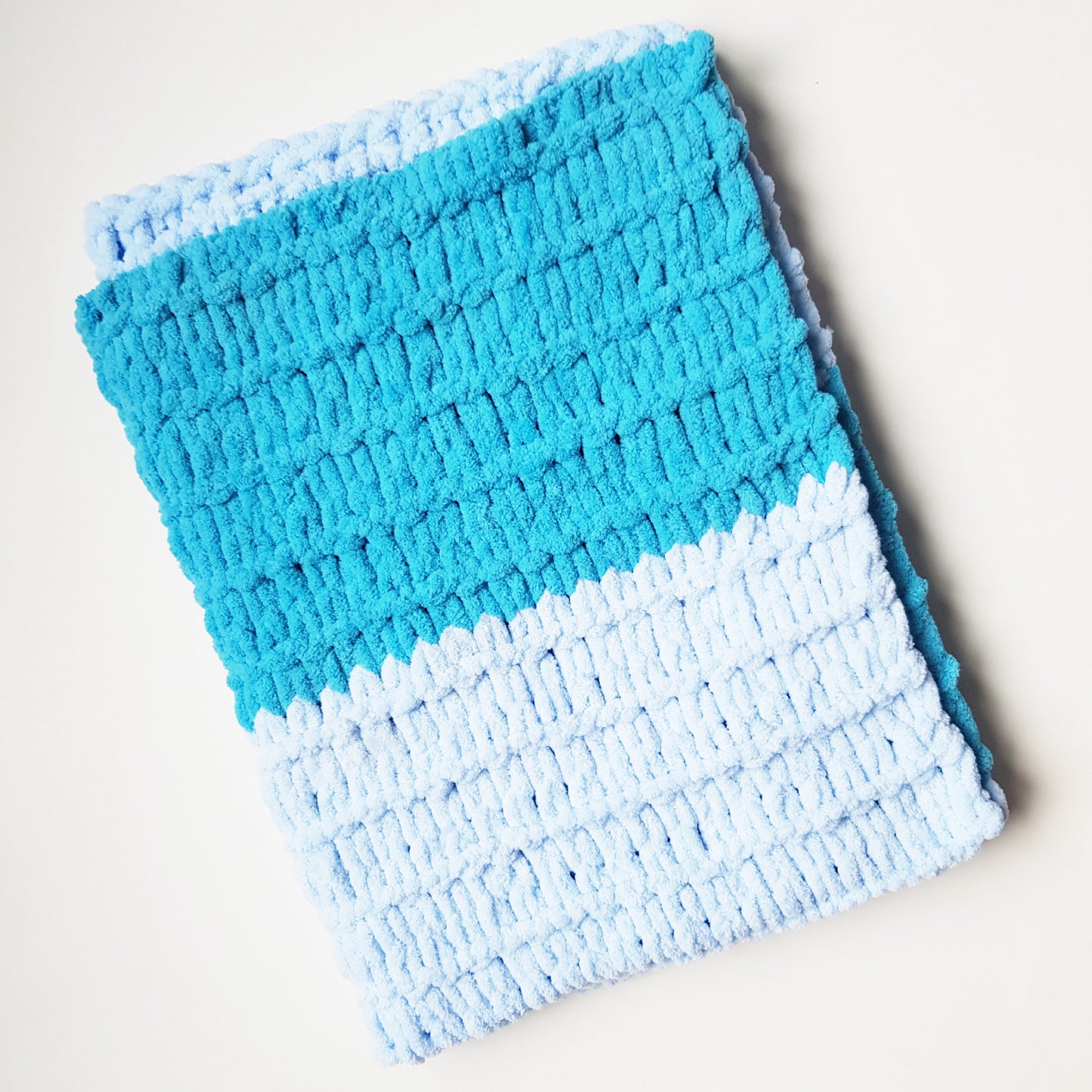 ZUF - Paturica copil, turcoaz-bleu, 75x100 cm, Blanosic (lucrata manual)