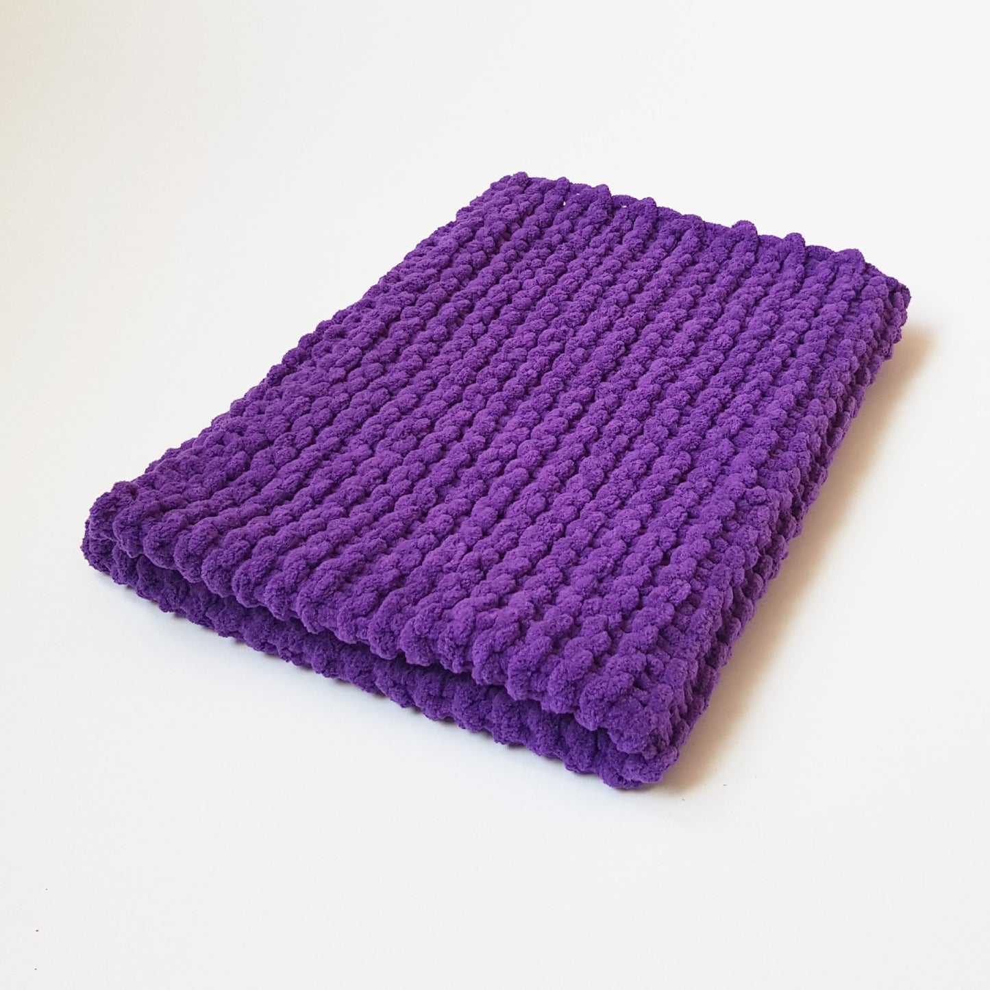 Paturica usoara pentru caini si pisici, violet, 70x50 cm, Blanosic (lucrata manual)