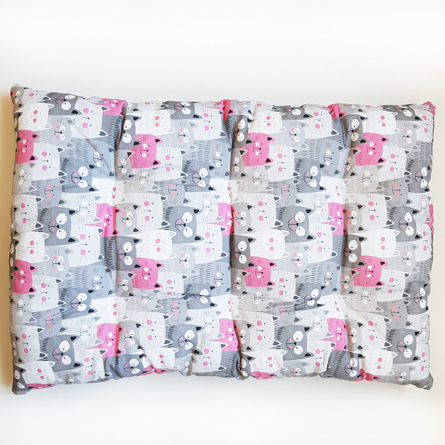 Perna pentru caini si pisici, model cu pisicute, 100% bumbac, 65 x 50 cm, Blanosic (lucrata manual)