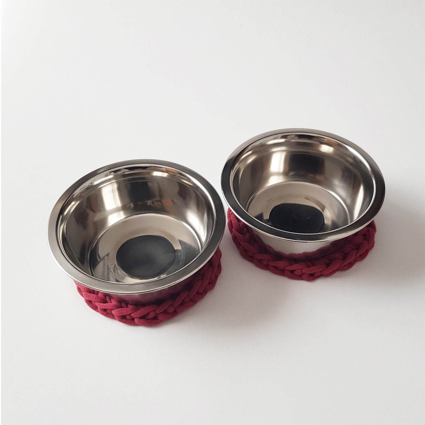 Set 2 boluri pentru caini si pisici cu suporturi lucrate manual, 400 ml