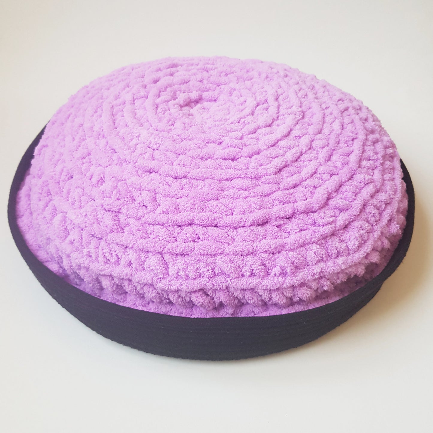 Cos cu perna moale pentru caini si pisici, negru-liliachiu, 45 cm (lucrata manual)