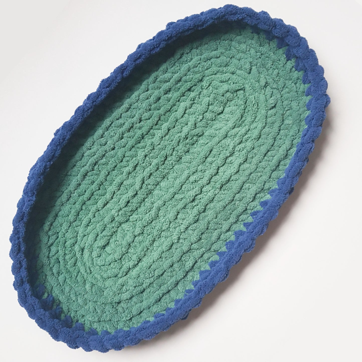 Culcus pisica pentru pervaz / mobila, verde-albastru, 60 x 35 cm, Blanosic (lucrat manual)