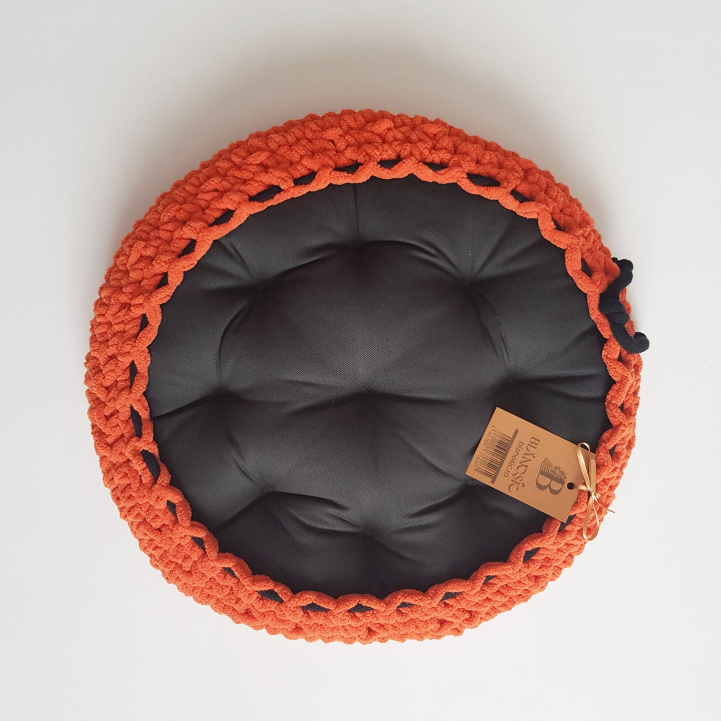 Culcus pentru pisici si caini de talie mica, portocaliu cu negru, 40 cm (lucrat manual)