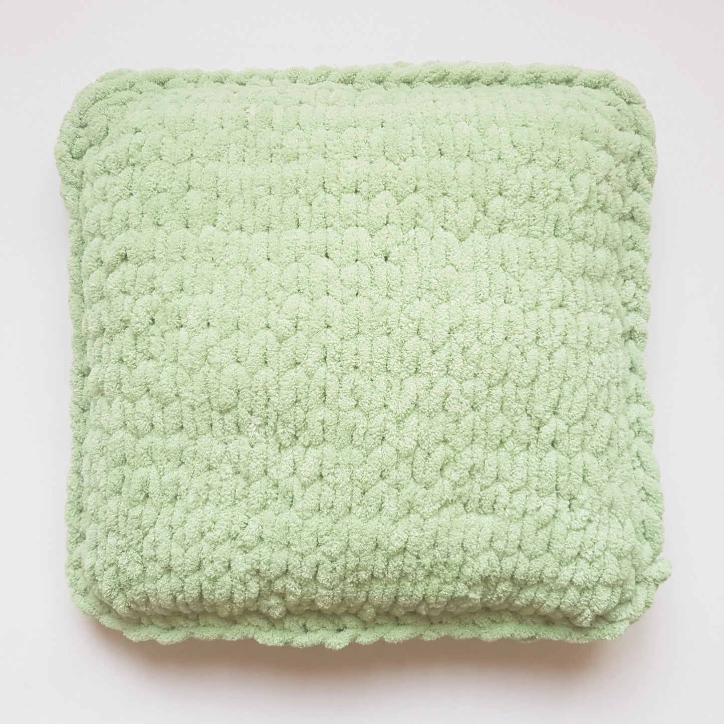 Culcus tricotat pentru pisici si caini, verde praz, 42 x 42 cm, Blanosic (lucrat manual)