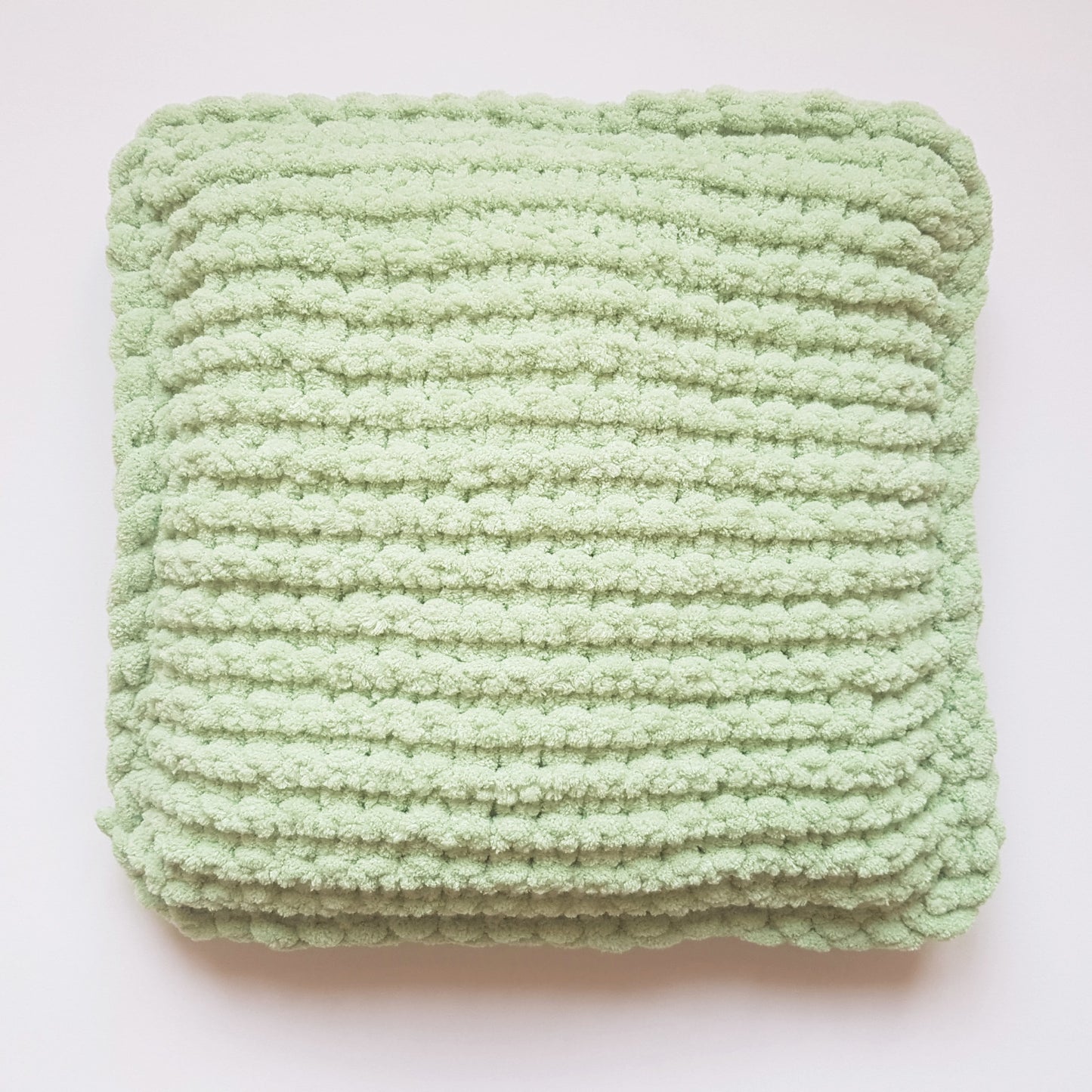 Culcus tricotat pentru pisici si caini, verde praz, 42 x 42 cm, Blanosic (lucrat manual)