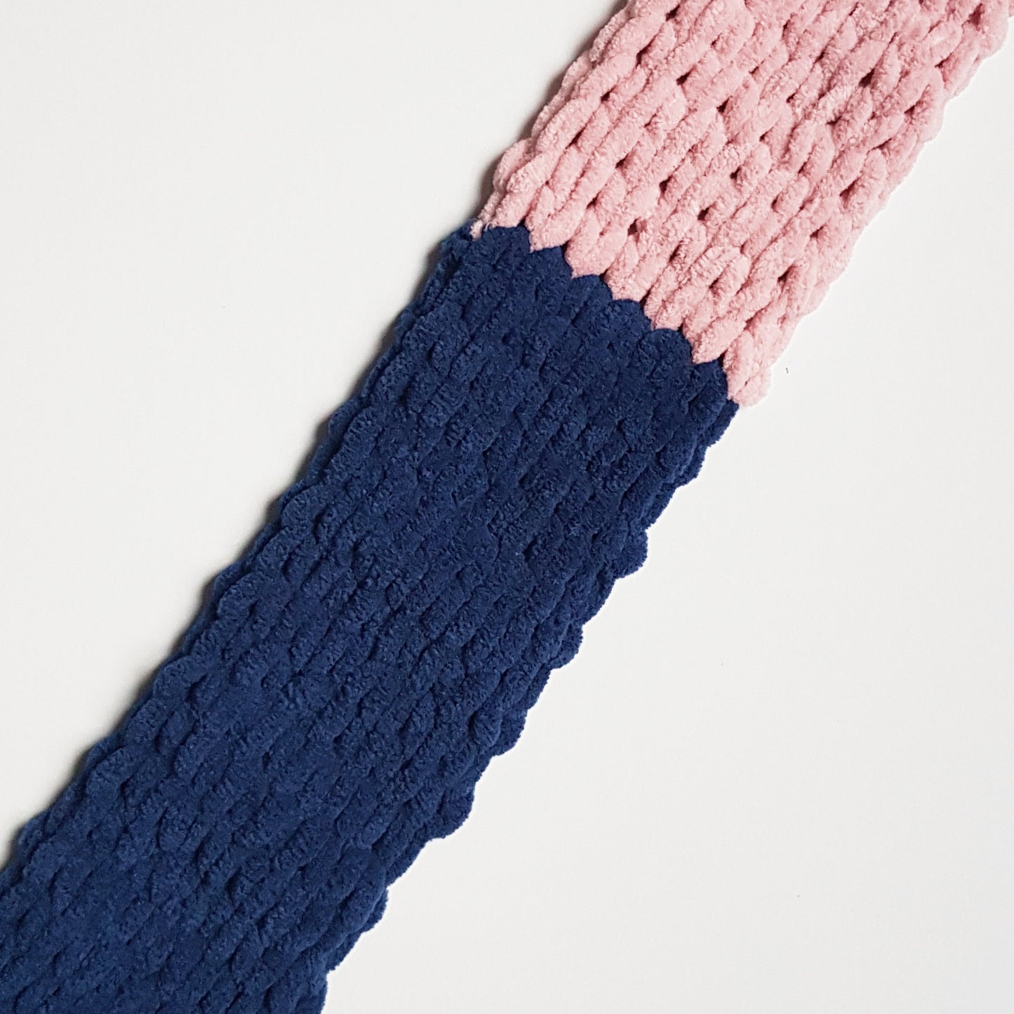 Fular M pentru caini, bleumarin-roz, Blanosic (lucrat manual)