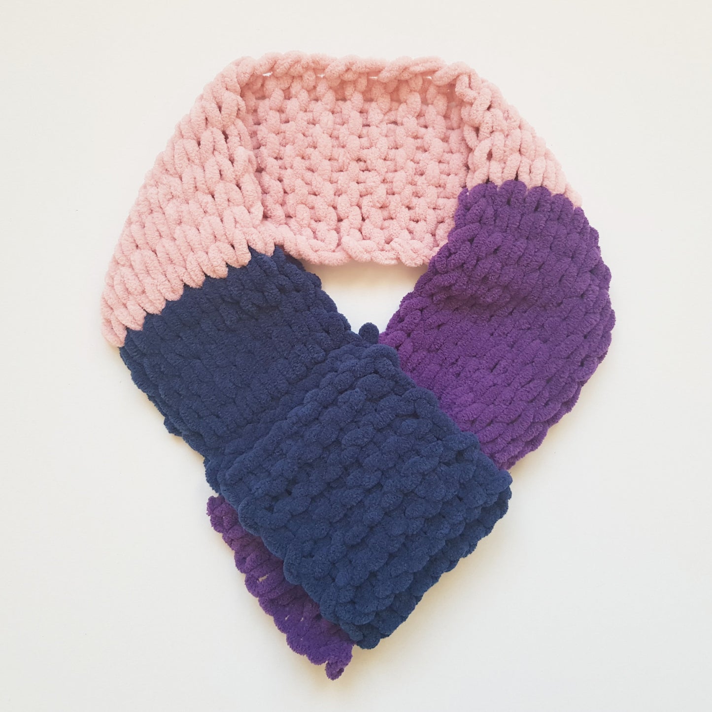 Fular L pentru caini, violet-roz-bleumarin, Blanosic (lucrat manual)