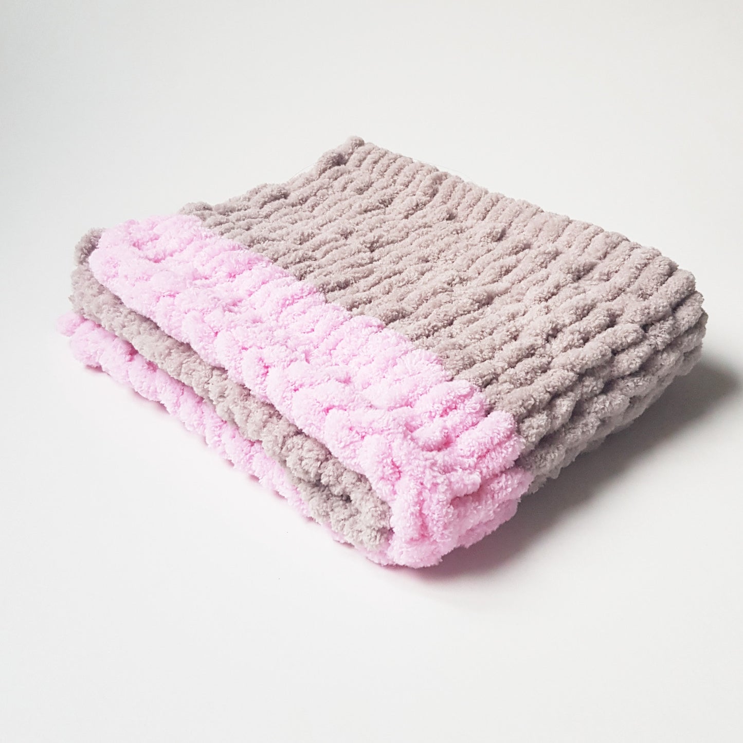 Paturica pentru catelusi fetite, bej-gri-roz, 50x40 cm, Blanosic (lucrata manual)