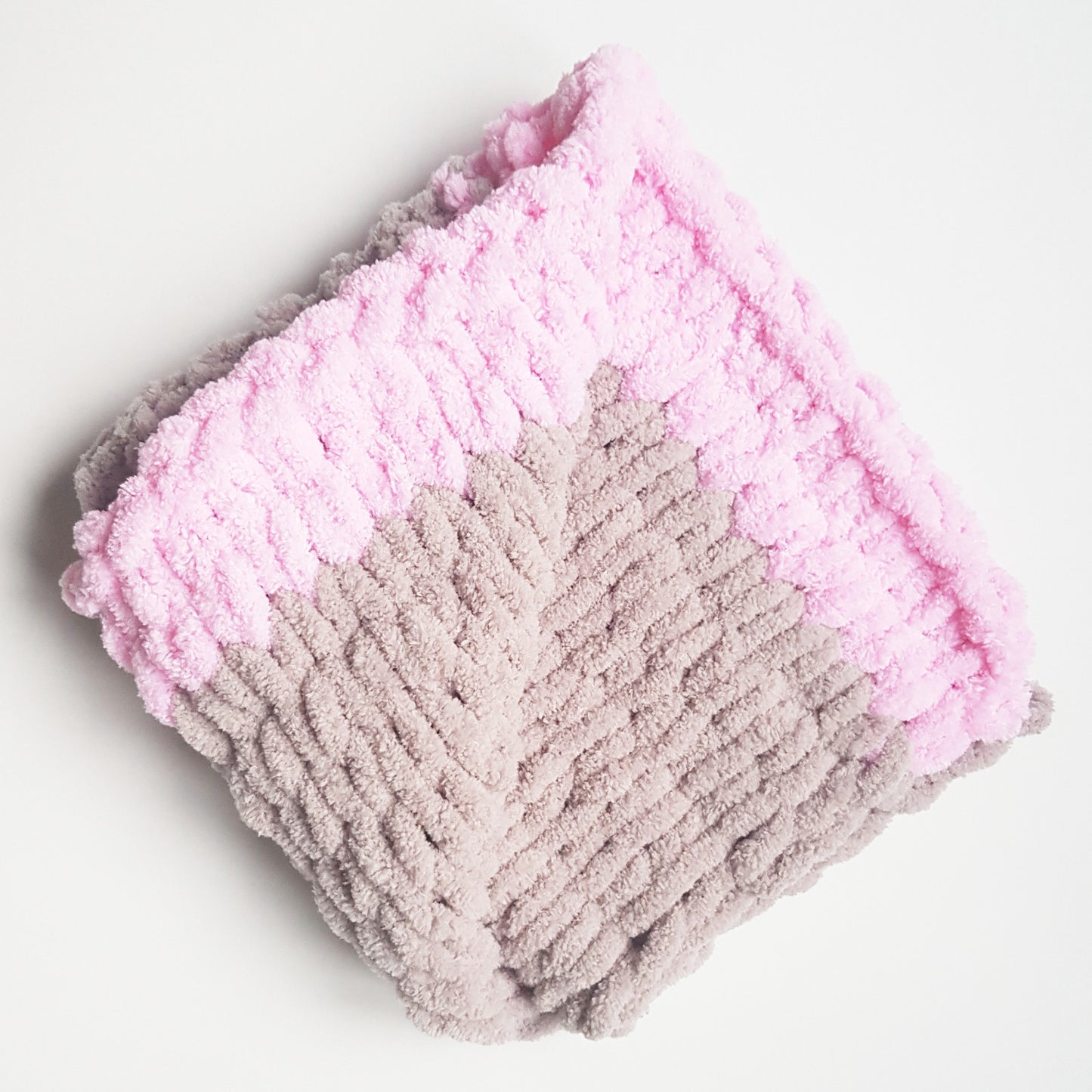 Paturica pentru catelusi fetite, bej-gri-roz, 50x40 cm, Blanosic (lucrata manual)