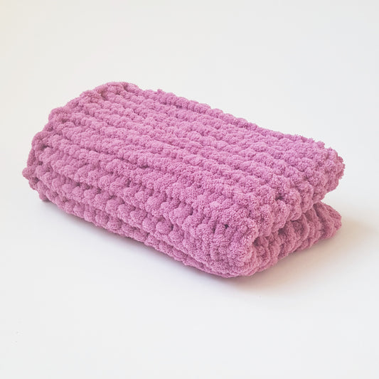 Paturica pentru caini si pisici, trandafirie, 70x70 cm, Blanosic (lucrata manual)