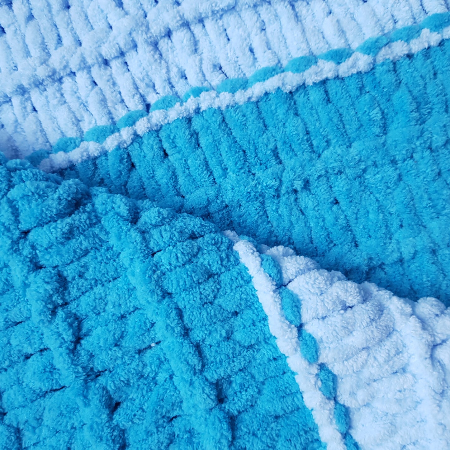 ZUF - Paturica copil, turcoaz-bleu, 75x100 cm, Blanosic (lucrata manual)