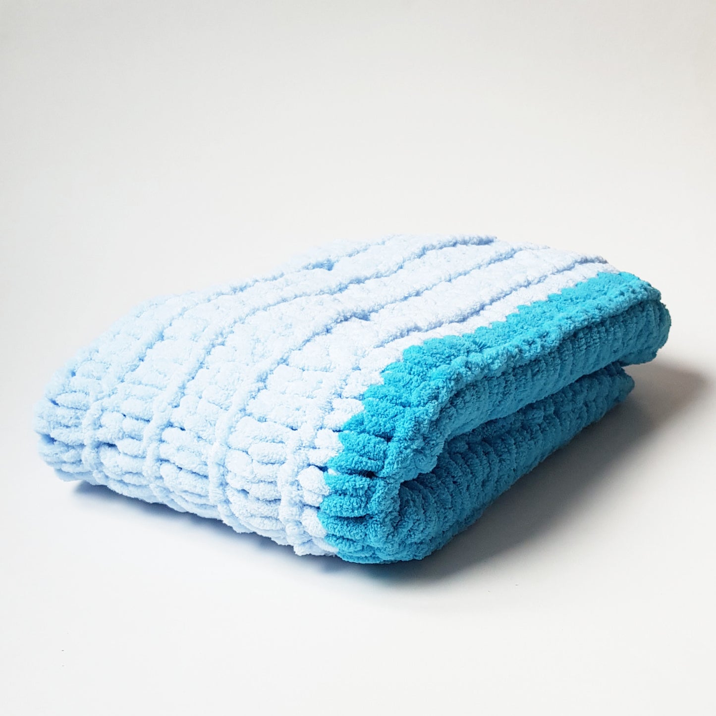 ZUF - Paturica copil, turcoaz-bleu, 75x100 cm, Blanosic (lucrata manual)