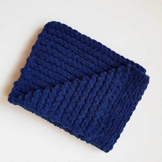 Paturica usoara pentru caini si pisici, albastru marin, 50x40 cm, Blanosic (lucrata manual)