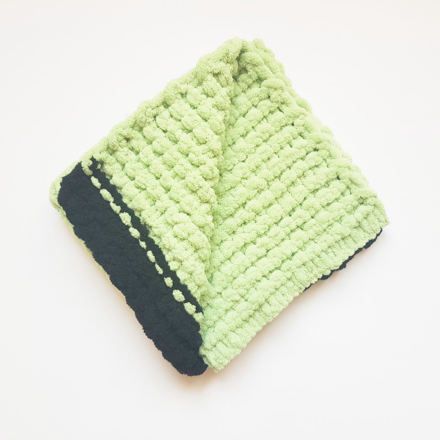 Paturica pentru caini si pisici, verde-praz-negru, 60x60 cm, Blanosic (lucrata manual)