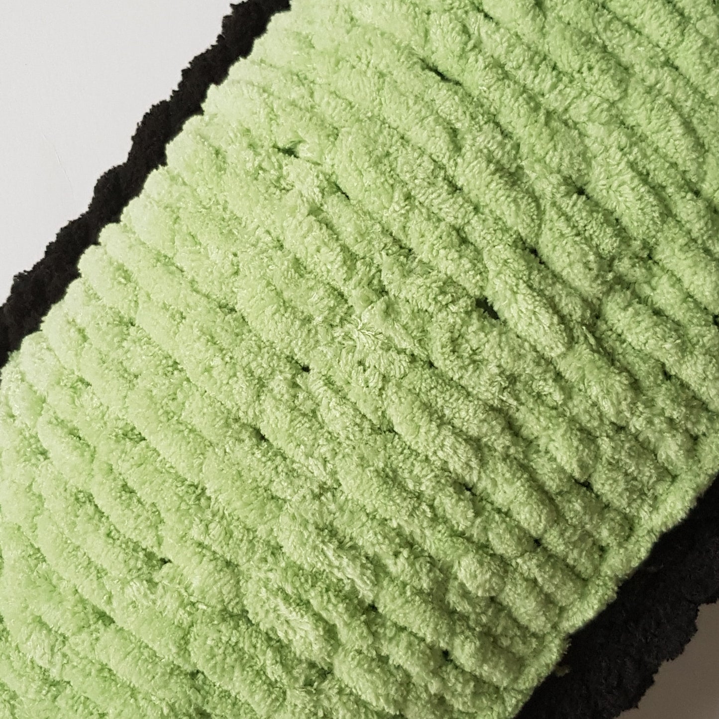 Pernuta de dormit pentru pisici si caini, Verde-Praz-Negru, 40 x 20 cm, Blanosic (lucrata manual)