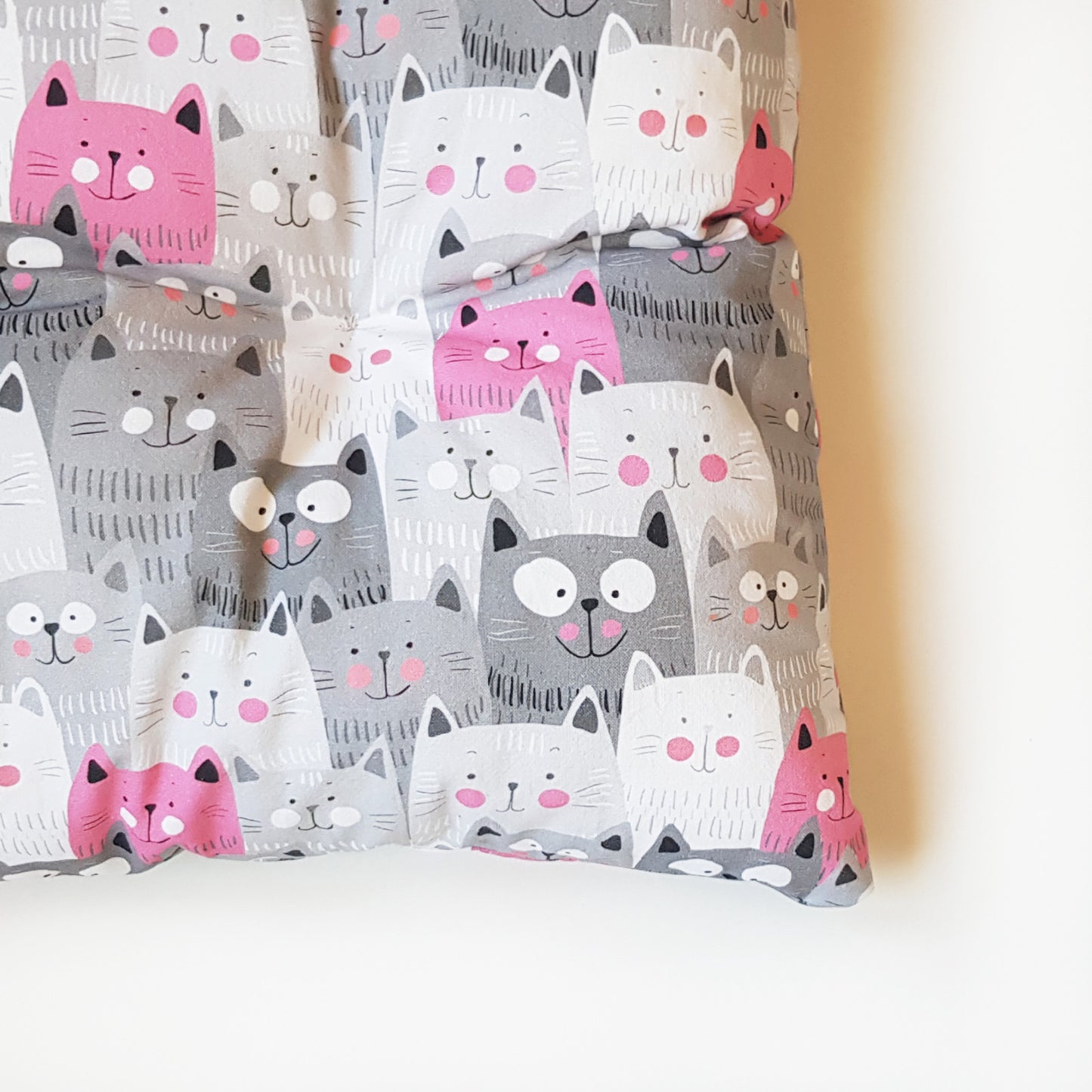 Perna pentru caini si pisici, model cu pisicute, 100% bumbac, 60 x 40 cm, Blanosic (lucrata manual)