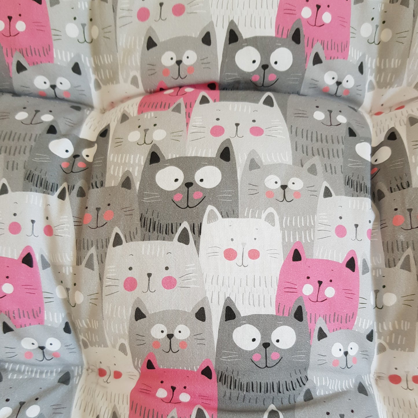 Perna pentru caini si pisici, model cu pisicute, 100% bumbac, 65 x 50 cm, Blanosic (lucrata manual)