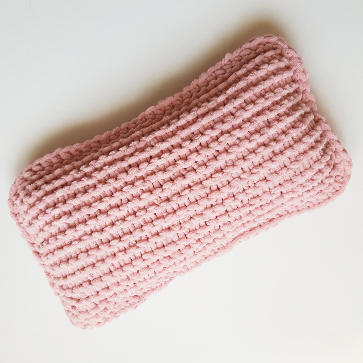 Pernuta de dormit pentru caini si pisici, Roz, 40 x 20 cm, Blanosic (lucrata manual)