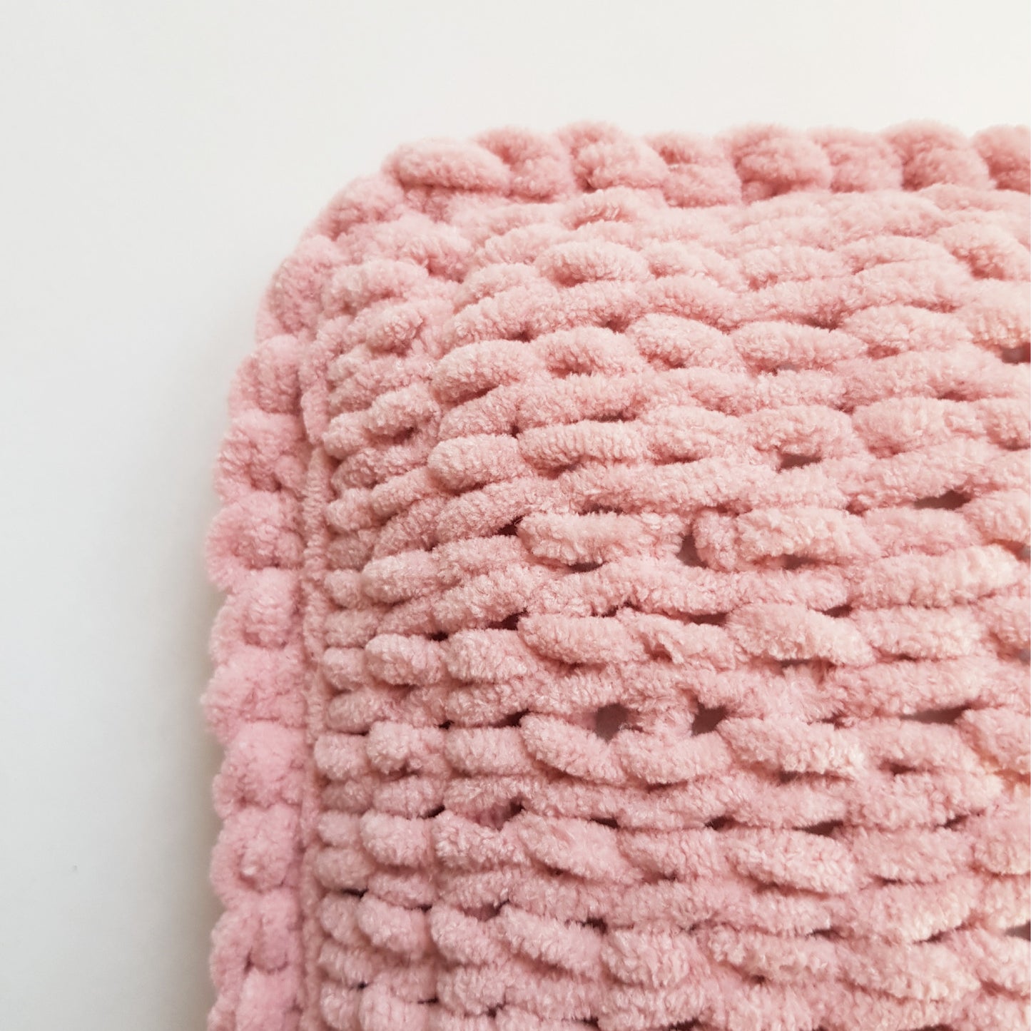 Pernuta de dormit pentru caini si pisici, Roz, 40 x 20 cm, Blanosic (lucrata manual)