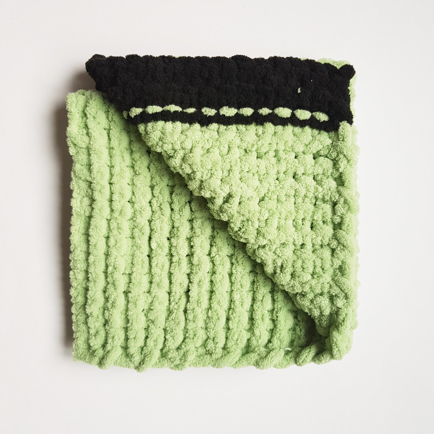 Set pernuta si paturica pentru pisici si caini, verde praz, 40x20 cm / 60x60 cm (lucrat manual)