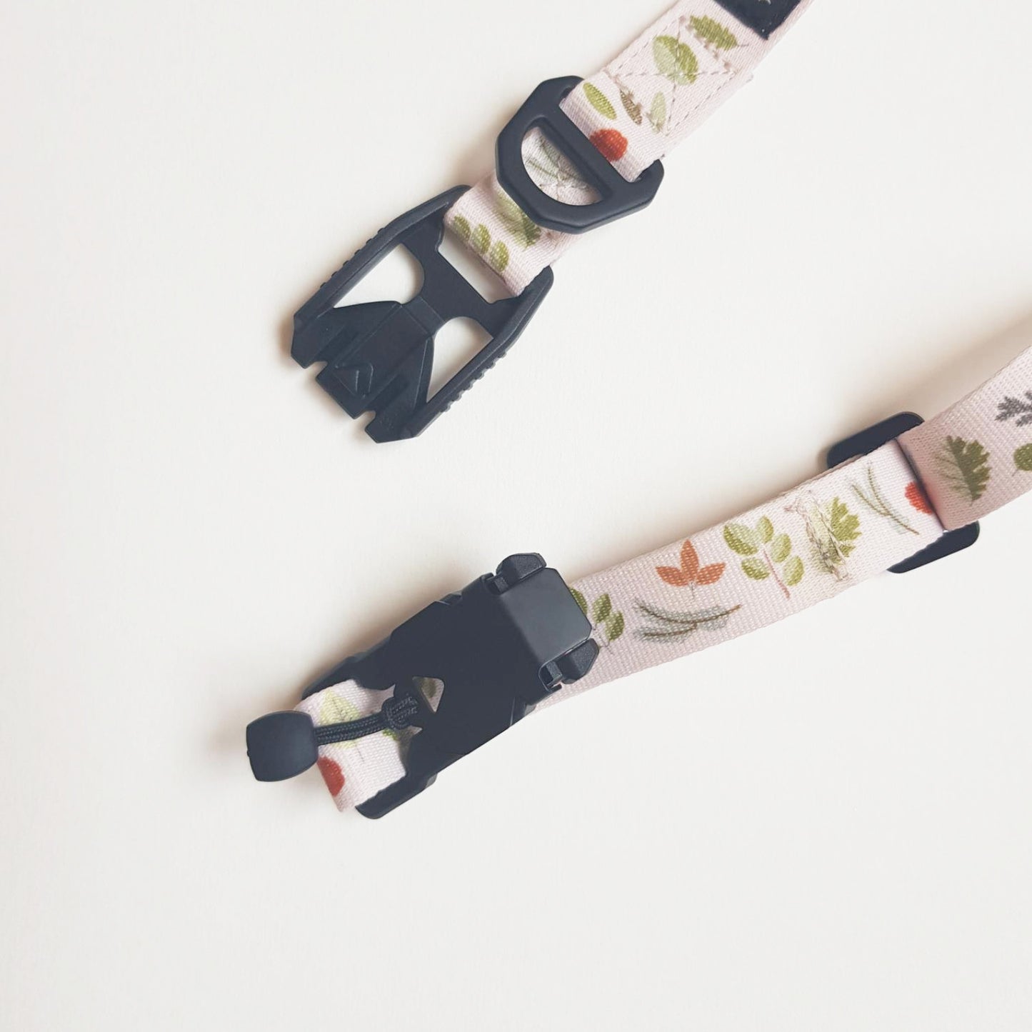 Zgarda L pentru caini, bej, Lebeddie (fabricata manual)